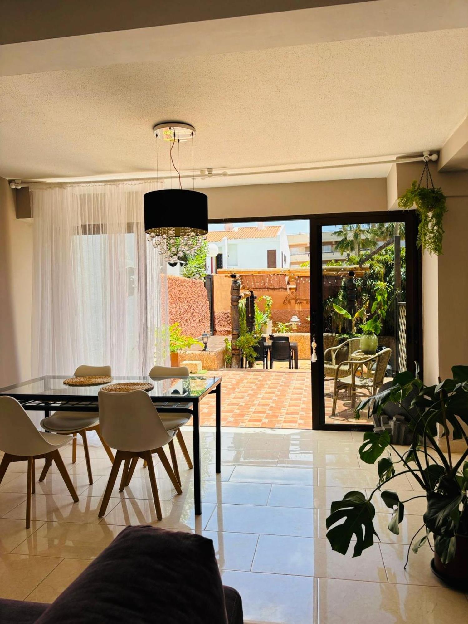 Bungalow Paraiso 칼라오살바헤 외부 사진
